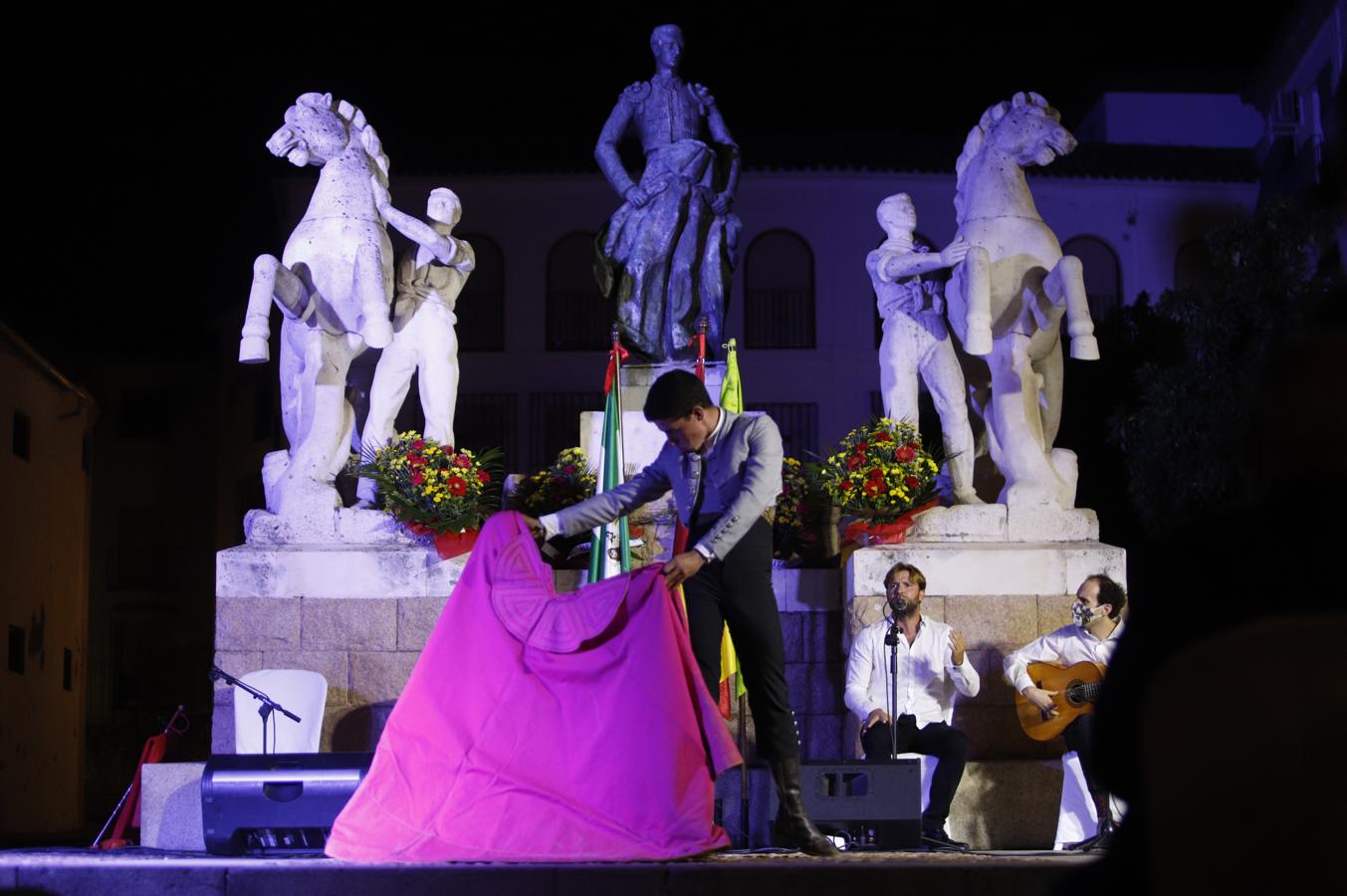 Homenaje a Manolete en el barrio torero de Santa Marina, en imágenes