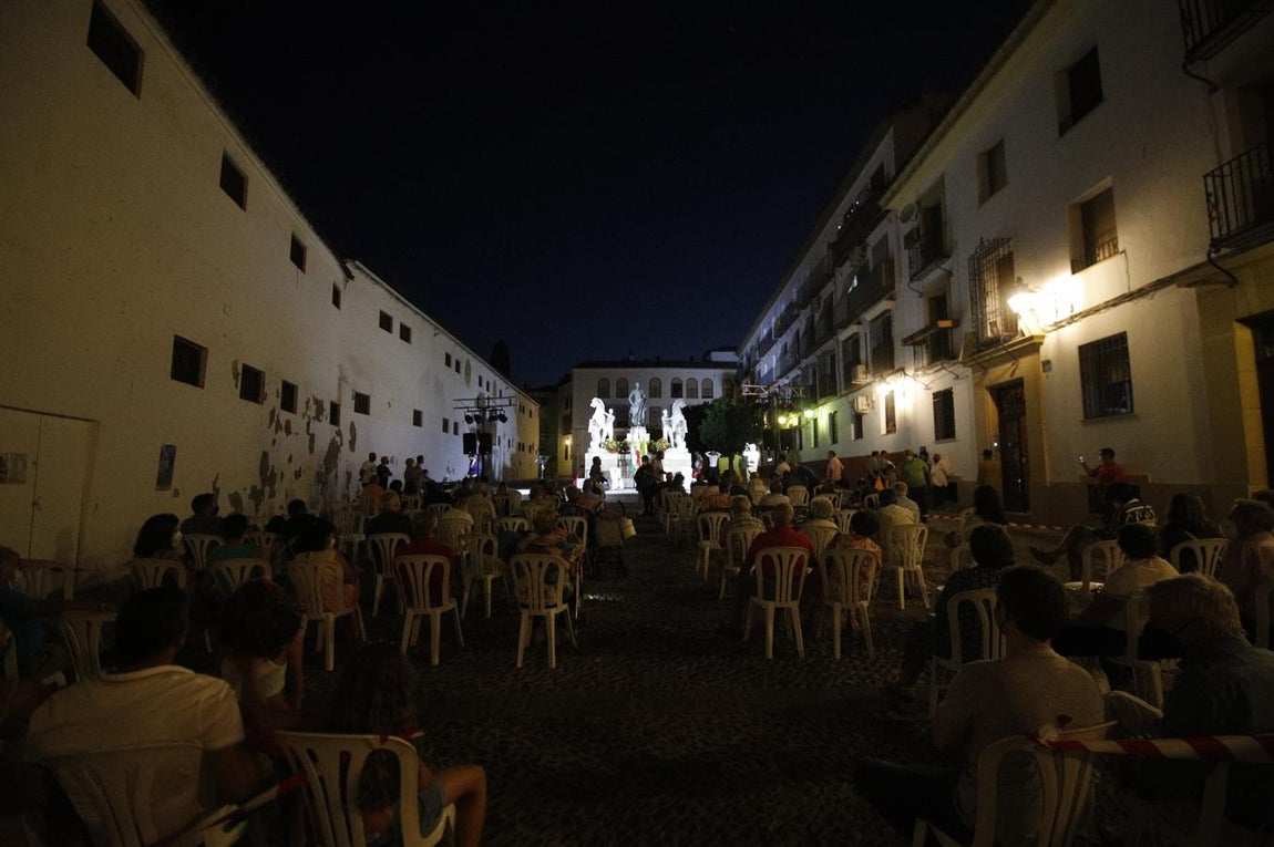 Homenaje a Manolete en el barrio torero de Santa Marina, en imágenes