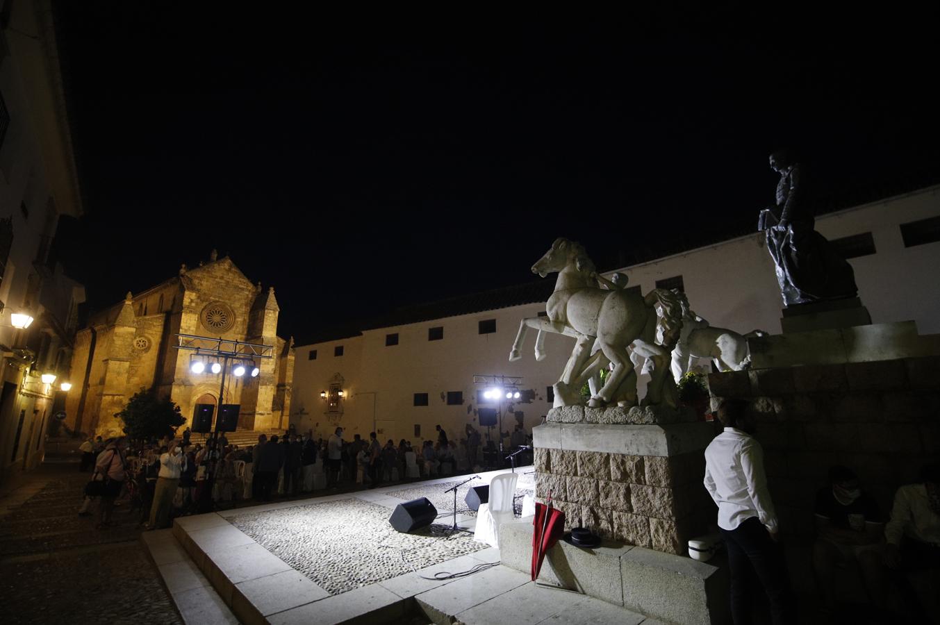 Homenaje a Manolete en el barrio torero de Santa Marina, en imágenes