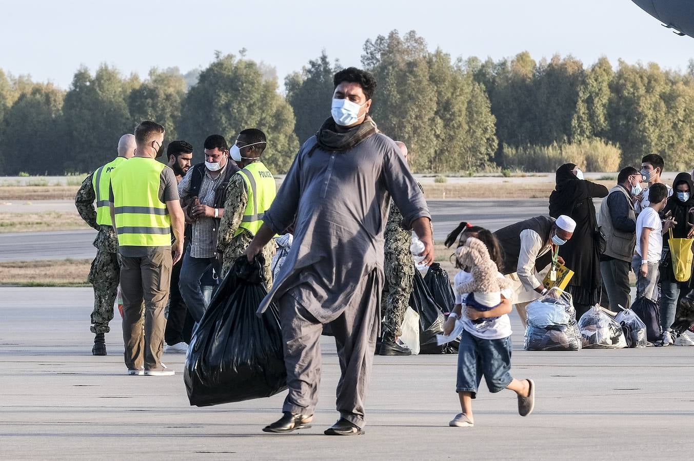 FOTOS: Así viven los refugiados afganos en la Base Naval de Rota