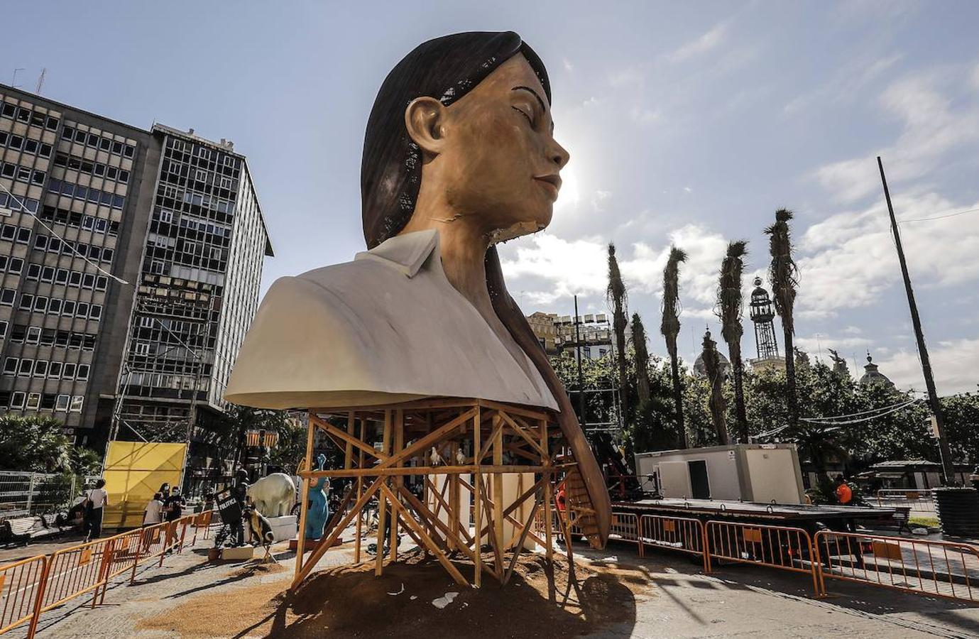 La barbilla de este monumento ha quedado destrozada tras las lluvias. 