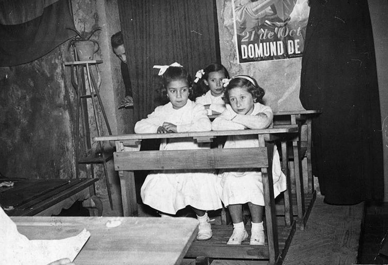 1957: Inicio de las clases en el colegio de Los Molinos. 