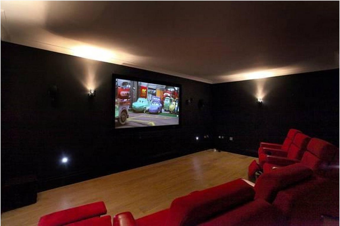 La mansión que Cristiano tenía en Mánchester. Además también poseía una sala de cine y otra de juegos. Un refugio en el que el futbolista podía pasar días enteros sin salir y que le confería la tan ansiada privacidad.