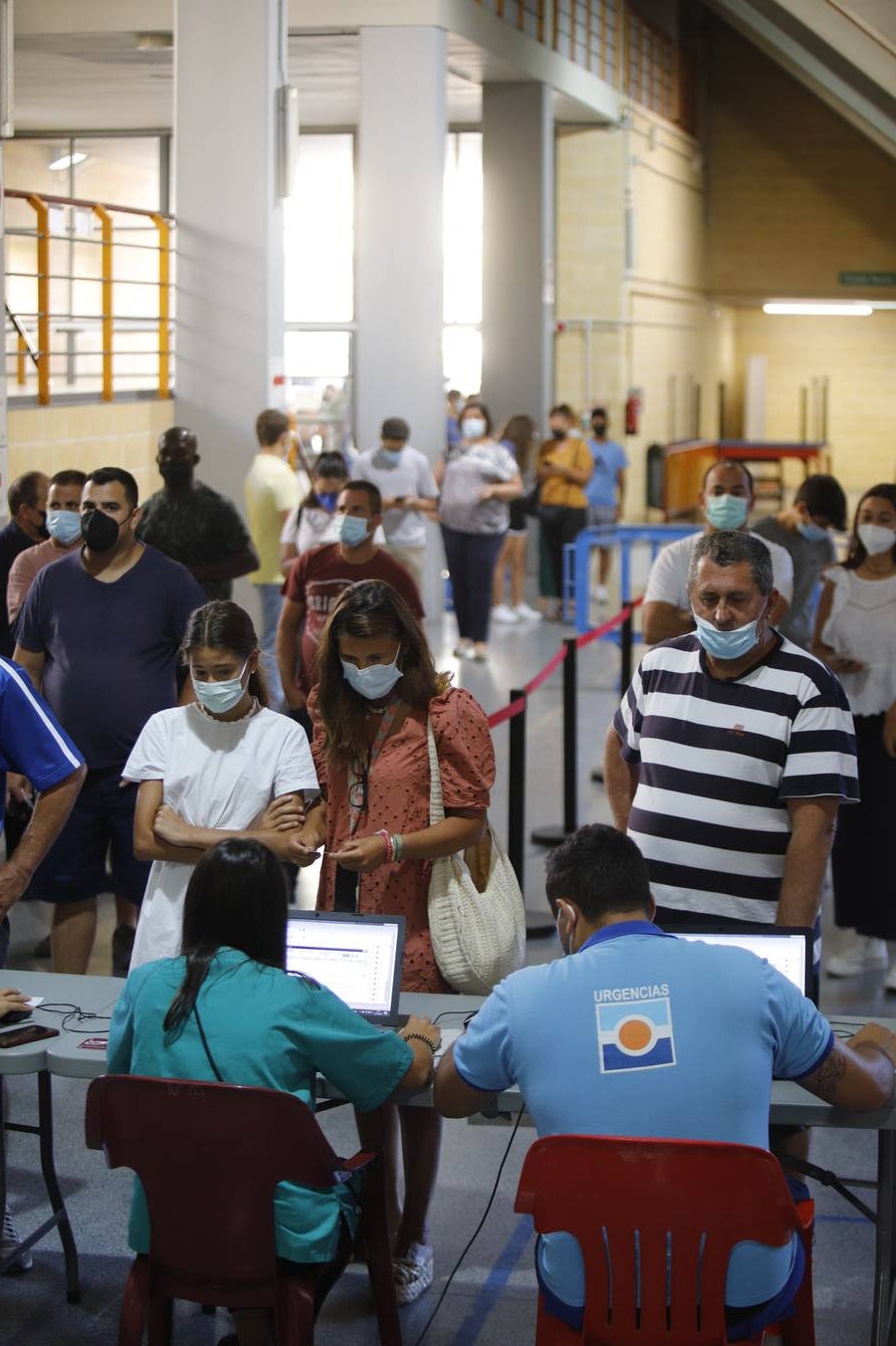 Vacunación exprés Covid en Córdoba para los rezagados, en imágenes