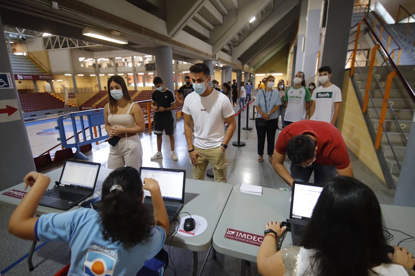 Vacunación exprés Covid en Córdoba para los rezagados, en imágenes