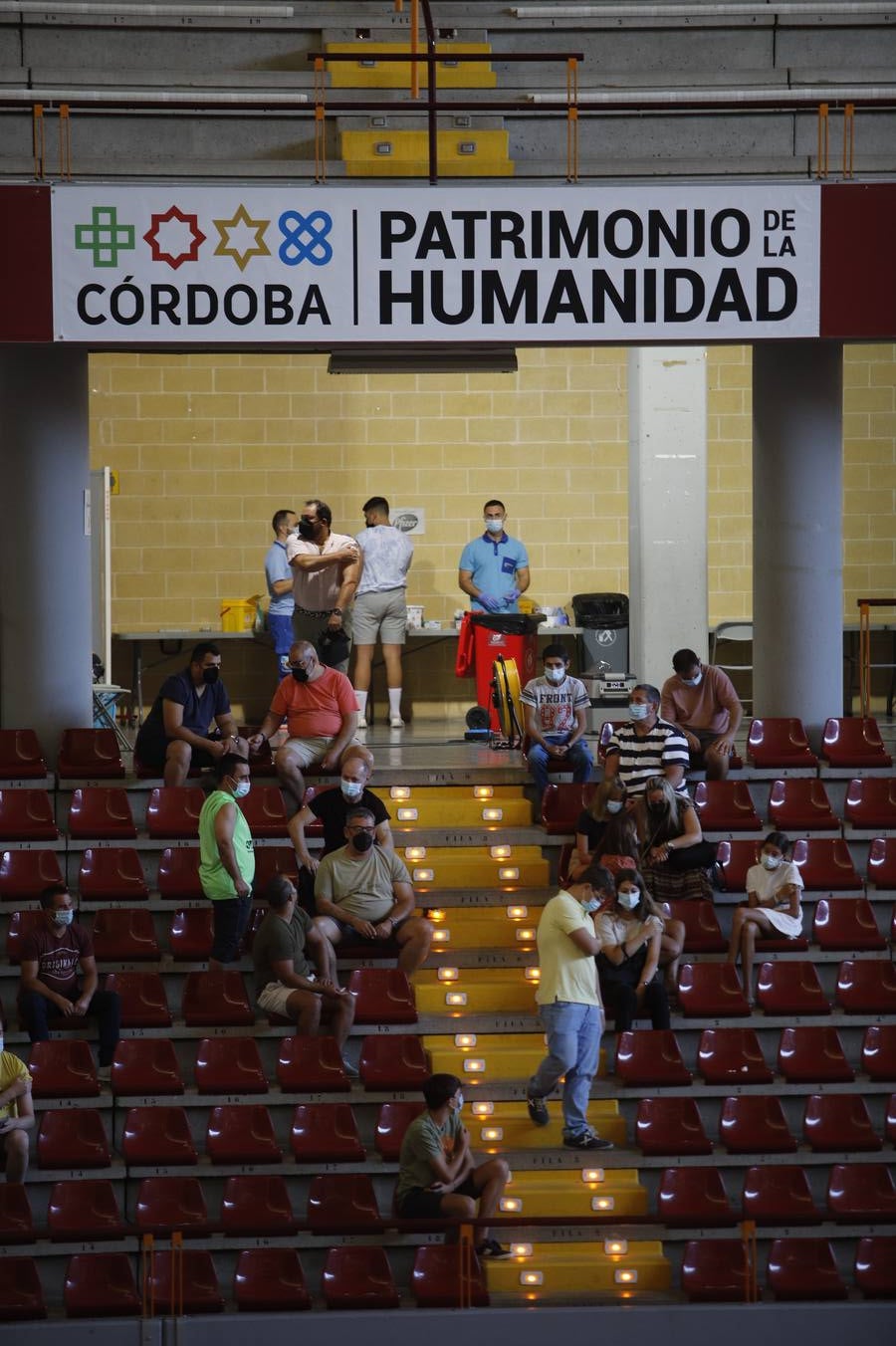 Vacunación exprés Covid en Córdoba para los rezagados, en imágenes