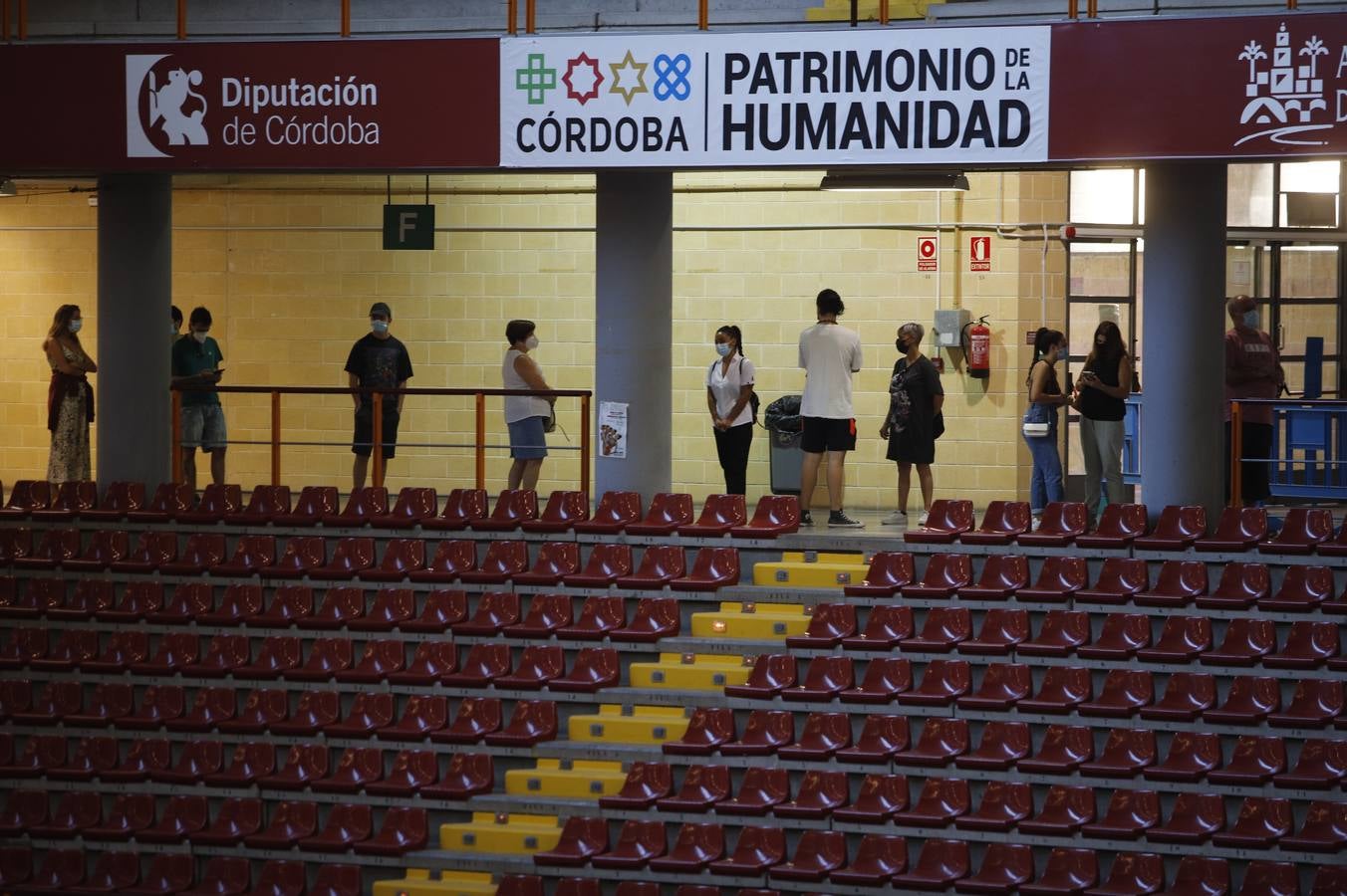 Vacunación exprés Covid en Córdoba para los rezagados, en imágenes