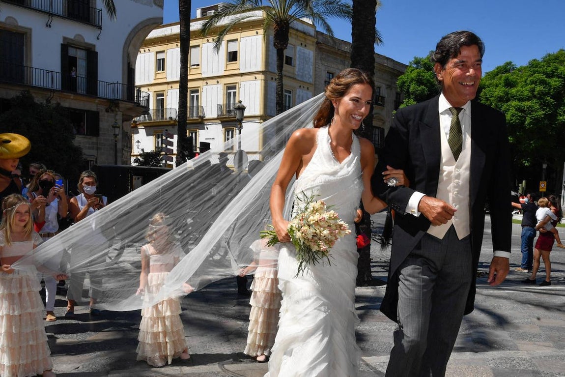 La boda de Carlos Cortina y Carla Vega-Penichet, en imágenes