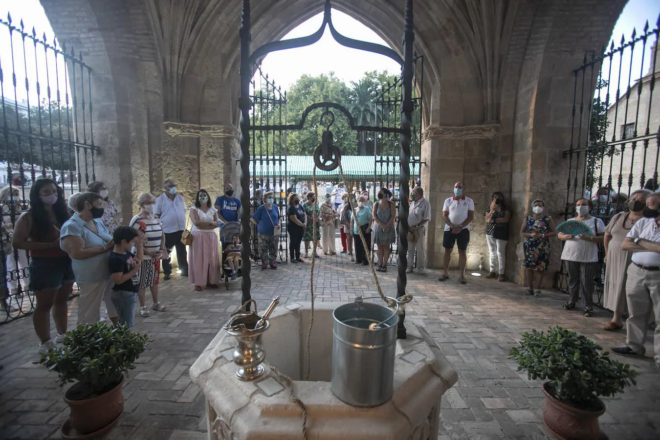 La bendición del agua del Pocito de la Fuensanta de Córdoba, en imágenes
