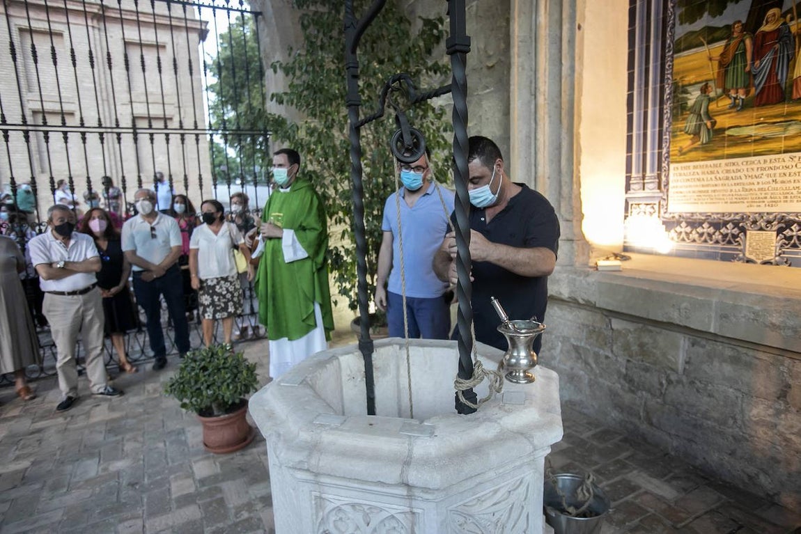 La bendición del agua del Pocito de la Fuensanta de Córdoba, en imágenes