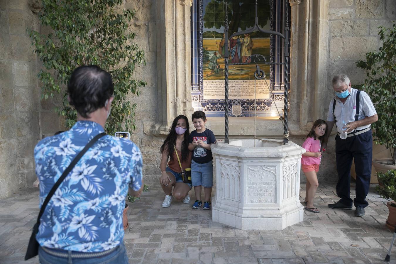 La bendición del agua del Pocito de la Fuensanta de Córdoba, en imágenes