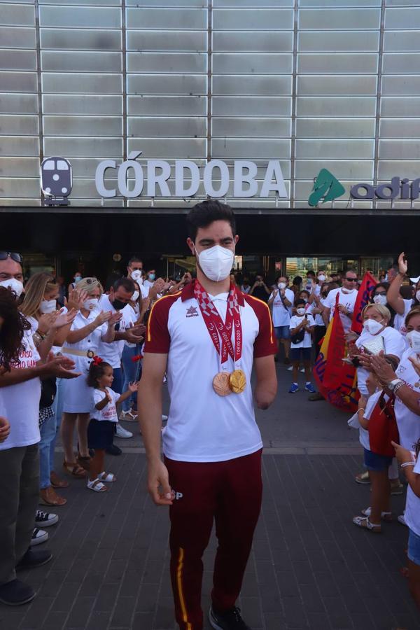 El recibimiento al ciclista Alfonso Cabello en Córdoba, en imágenes