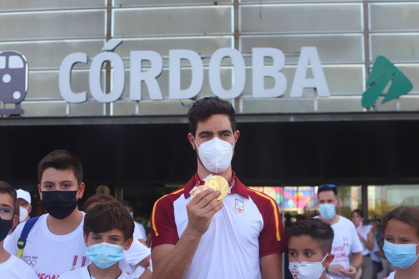 El recibimiento al ciclista Alfonso Cabello en Córdoba, en imágenes