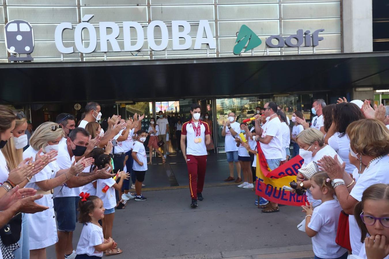 El recibimiento al ciclista Alfonso Cabello en Córdoba, en imágenes