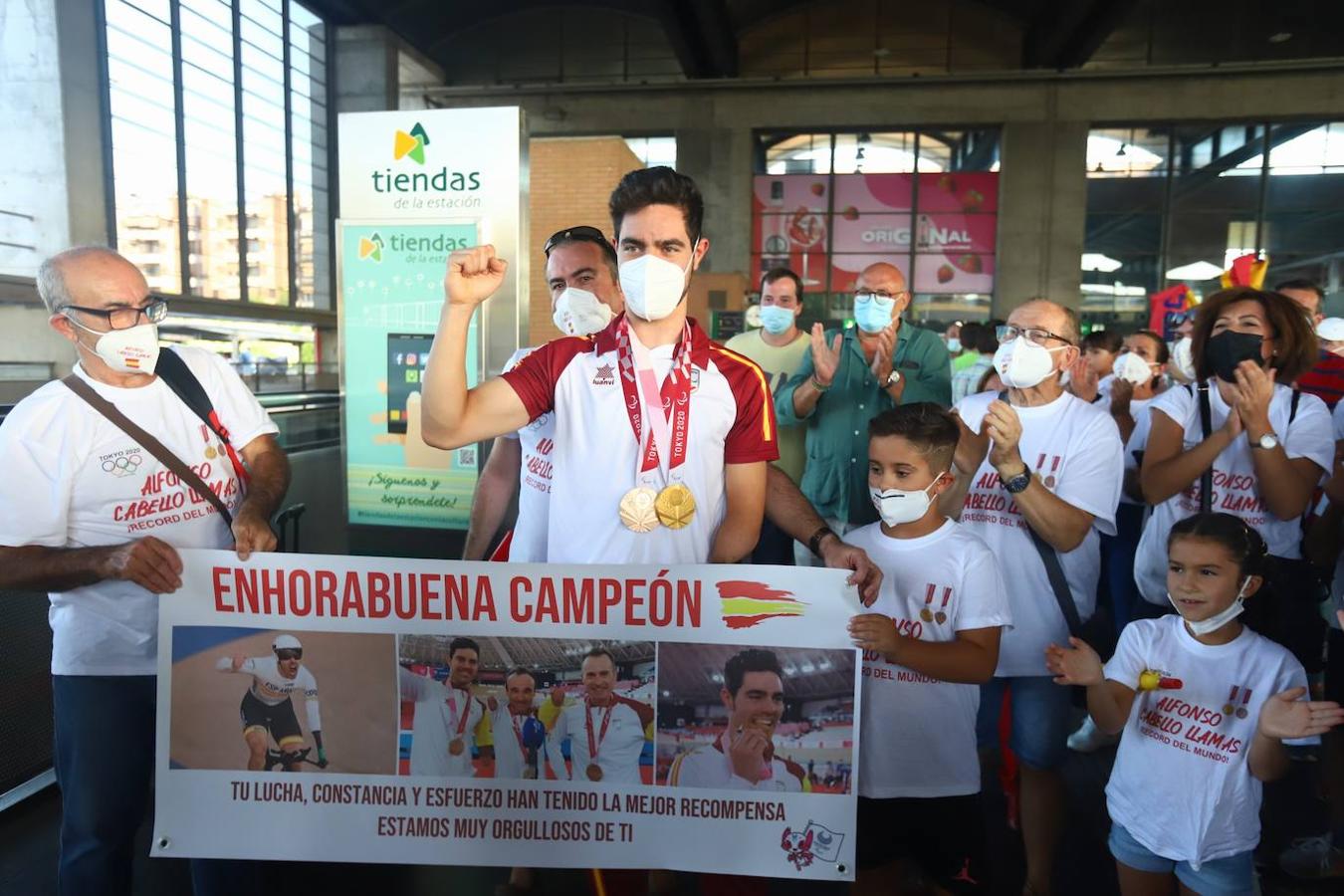 El recibimiento al ciclista Alfonso Cabello en Córdoba, en imágenes