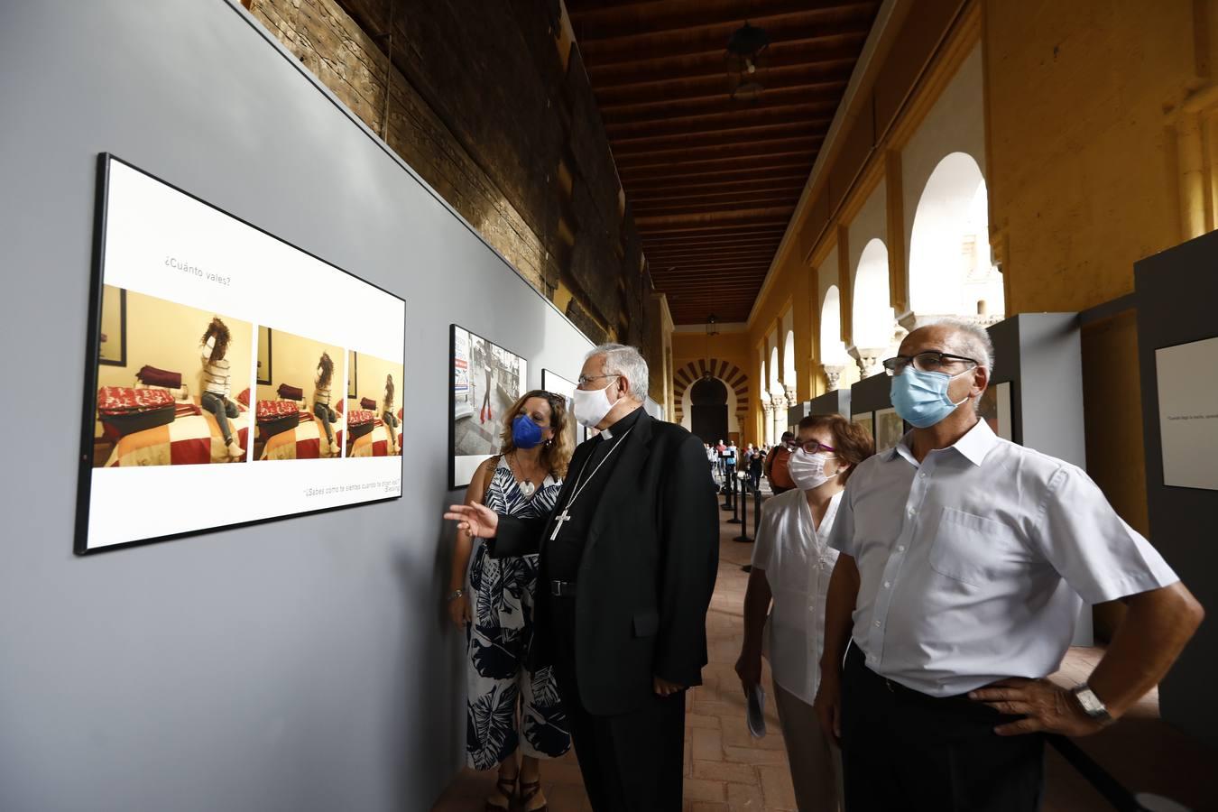 La muestra sobre la trata en El Patio de los Naranjos de Córdoba, en imágenes