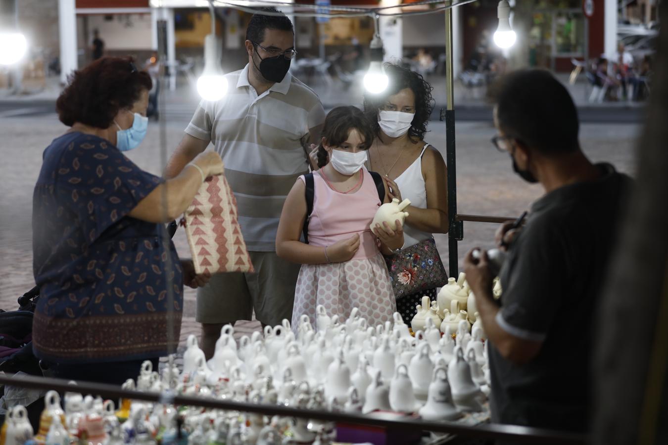 En imágenes, el gran ambiente de la víspera de la Velá pese a la pandemia