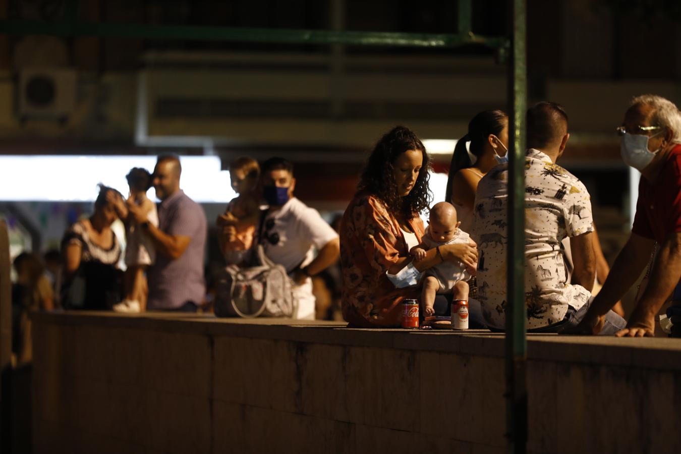 En imágenes, el gran ambiente de la víspera de la Velá pese a la pandemia