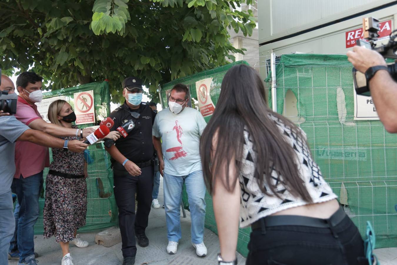 Un hombre se atrinchera en una grúa de construcción