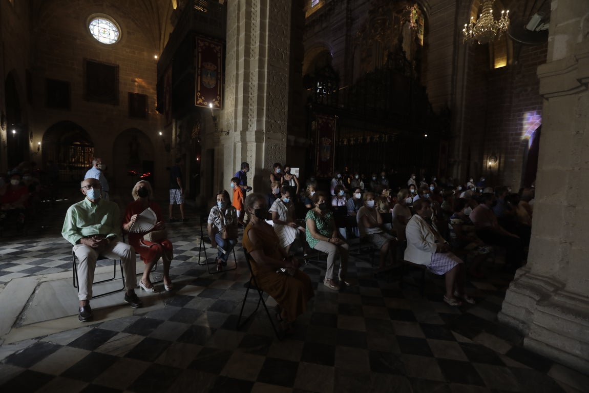 En imágenes: Así ha sido la procesión de la Virgen de los Milagros, en El Puerto