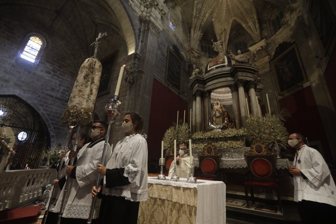 En imágenes: Así ha sido la procesión de la Virgen de los Milagros, en El Puerto