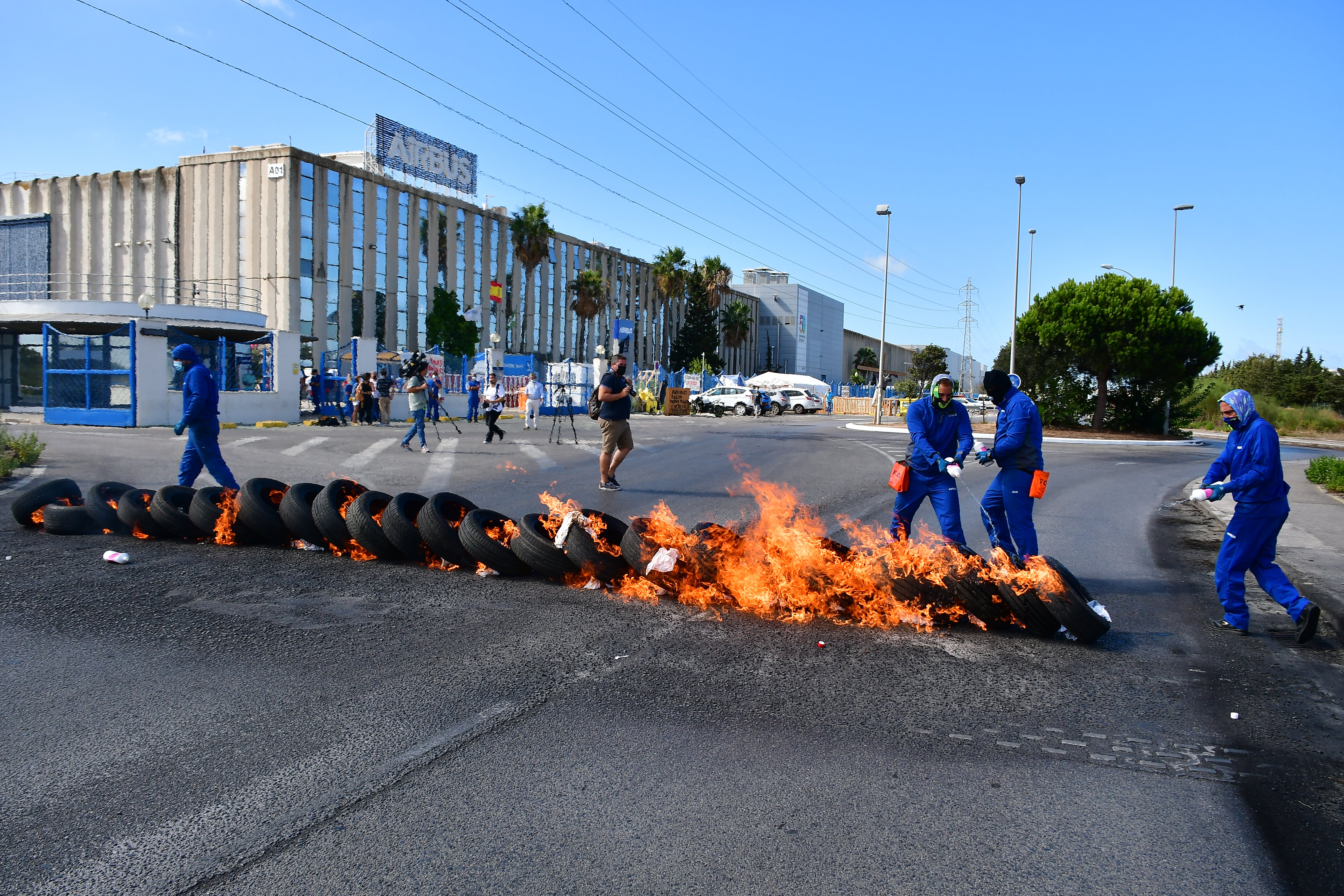 En imágenes: Airbus Puerto Real retoma las protestas