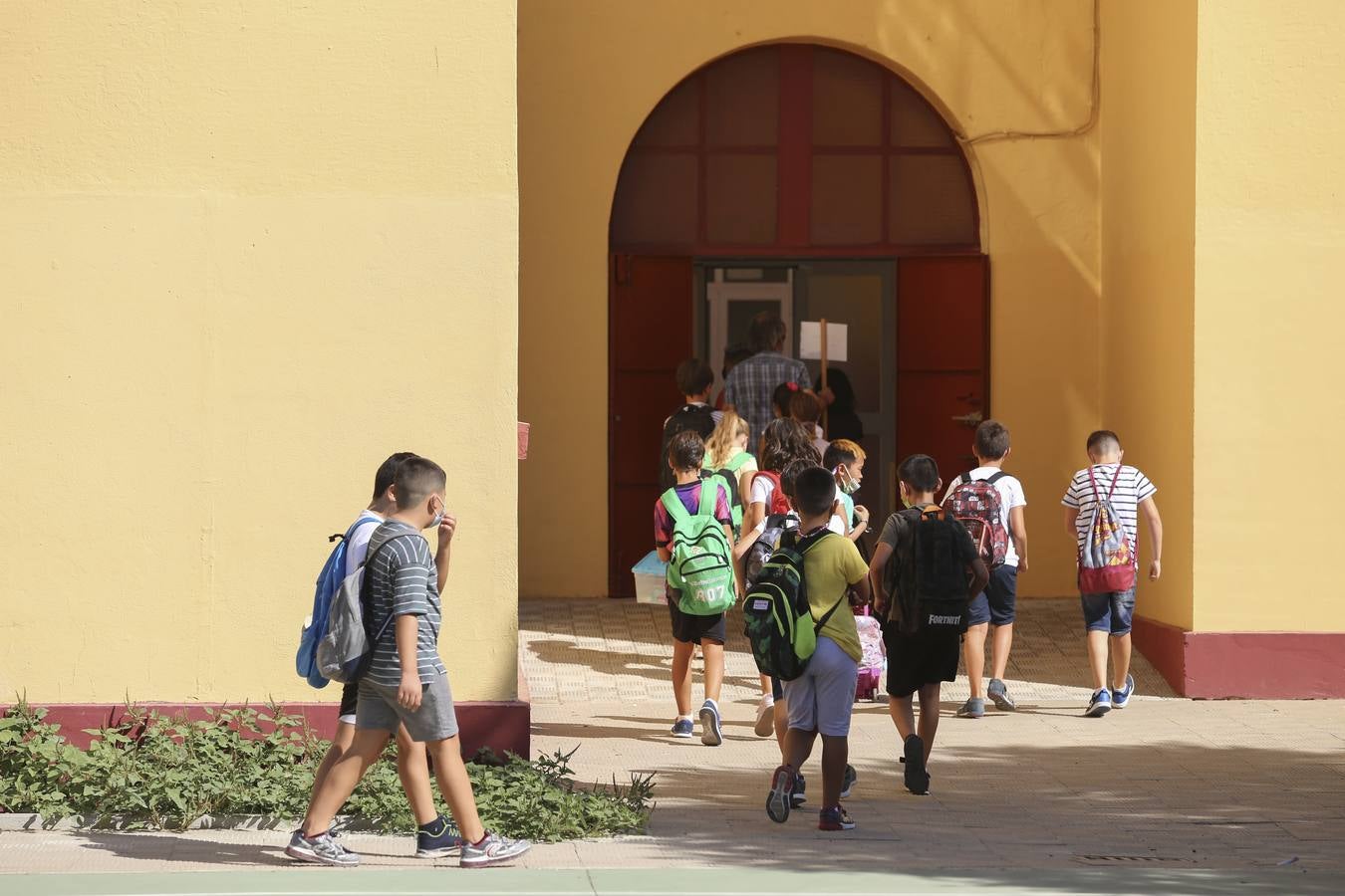 El alcalde de Sevilla abre el curso escolar en el Colegio Arias Montano