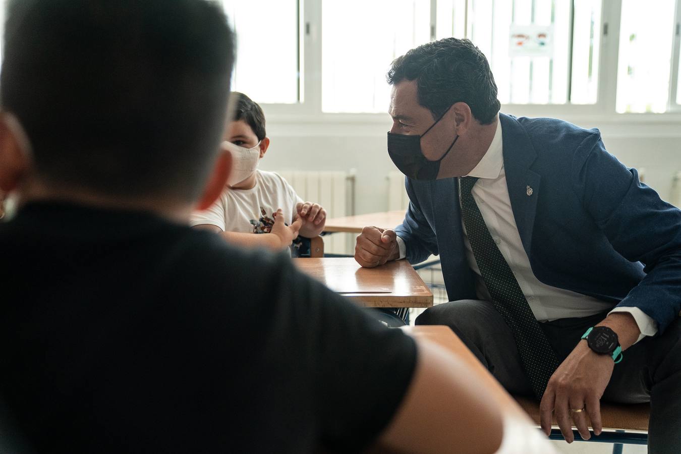 Fotogalería: Juanma Moreno en el inicio del curso escolar en Utrera