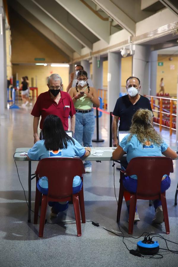 La vacunación con la tercera dosis contra el Covid-19 en Córdoba, en imágenes