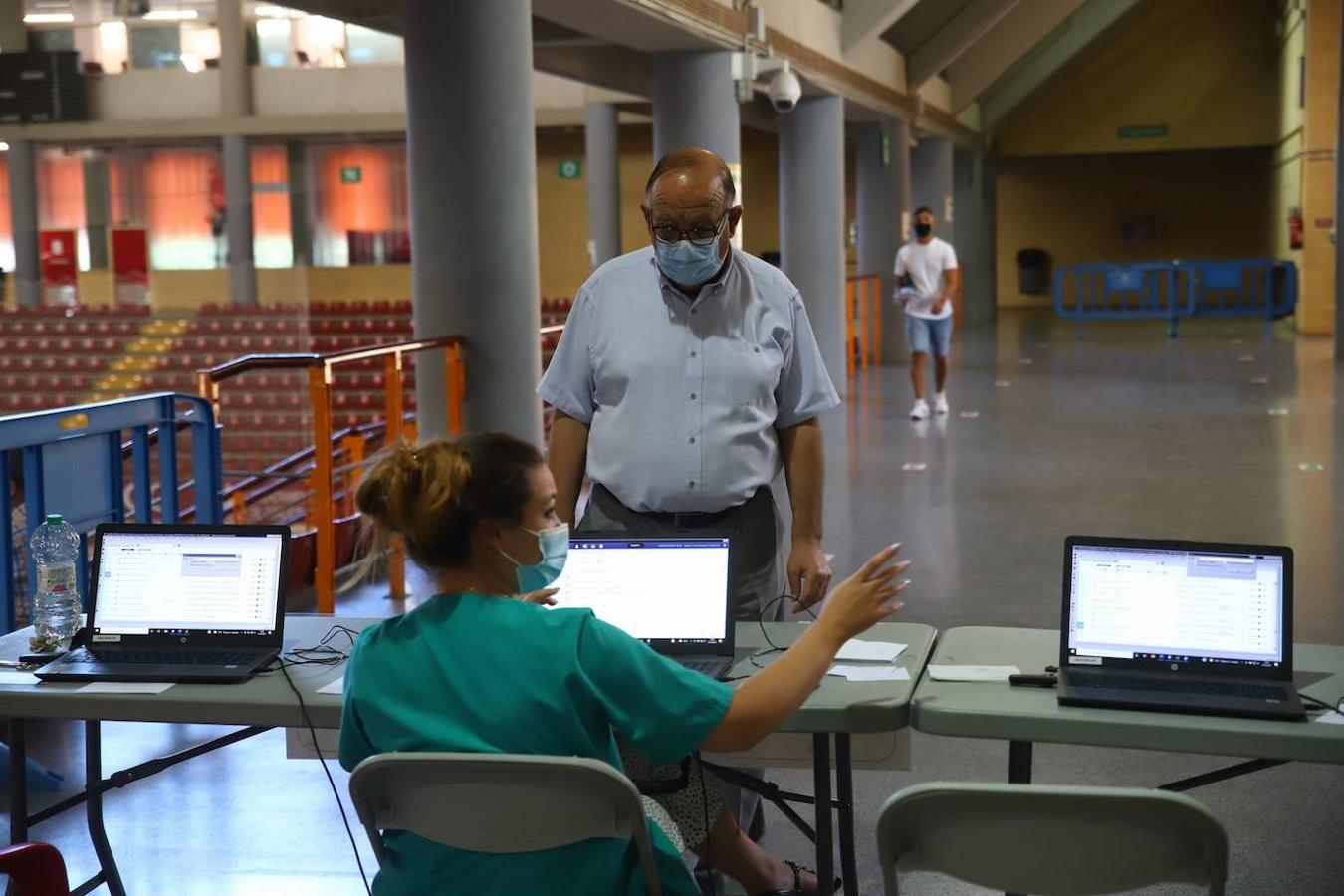 La vacunación con la tercera dosis contra el Covid-19 en Córdoba, en imágenes