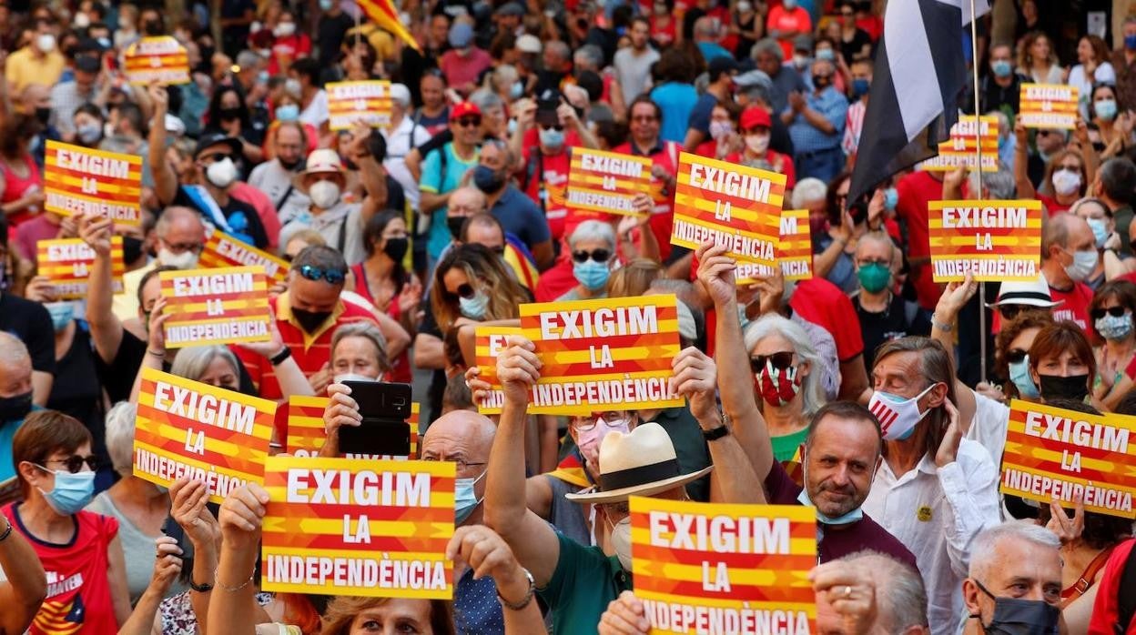 En imágenes: una Diada más, de la ofrenda floral a los disturbios