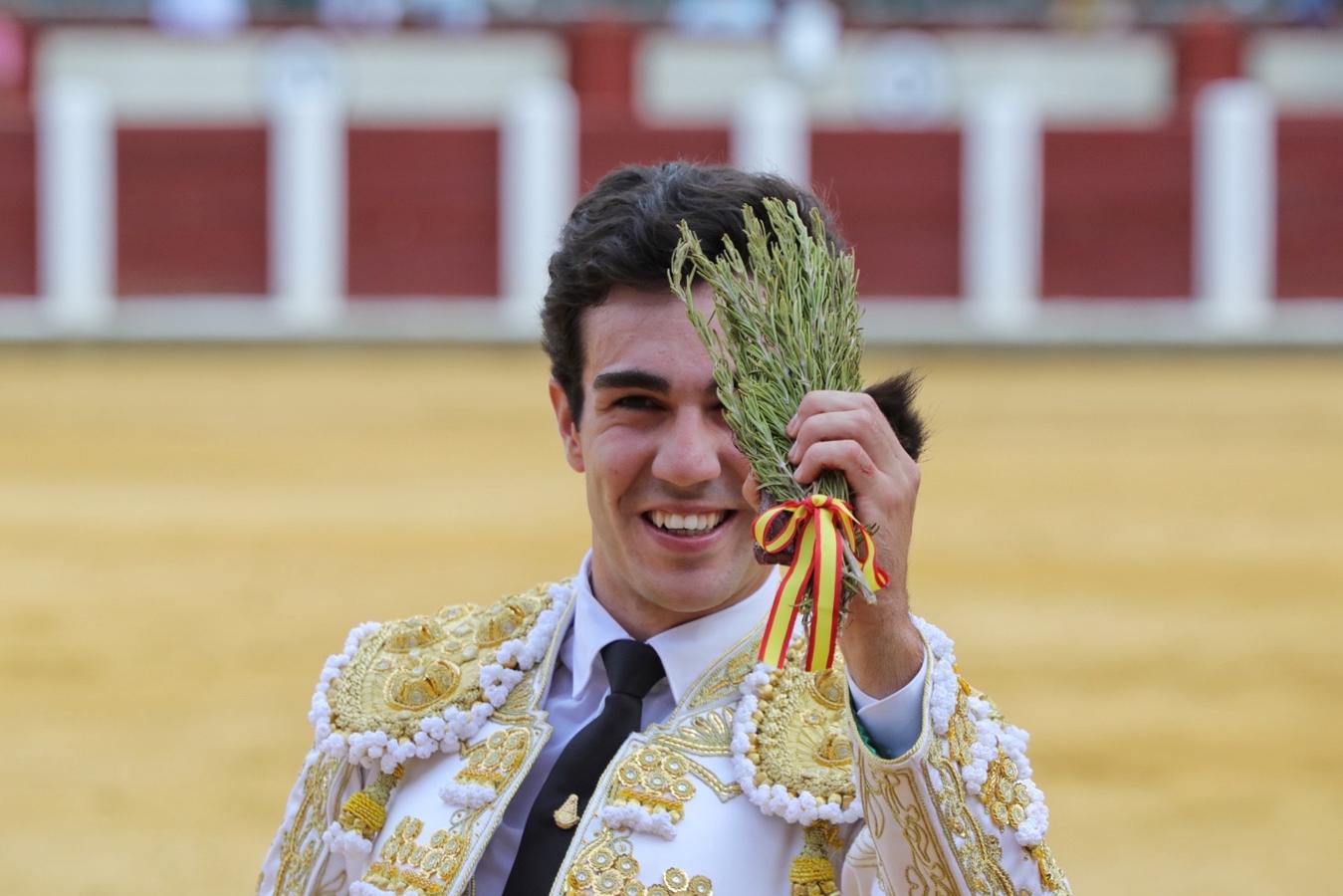 Cuatro orejas y debut con sobresaliente: Tomás Rufo toma la alternativa con nota