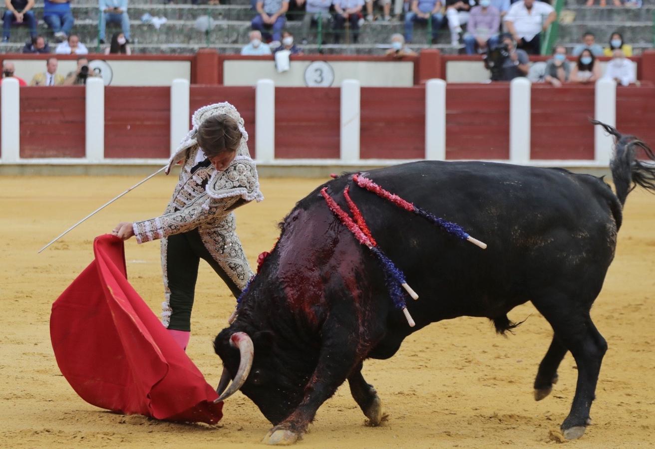 Cuatro orejas y debut con sobresaliente: Tomás Rufo toma la alternativa con nota