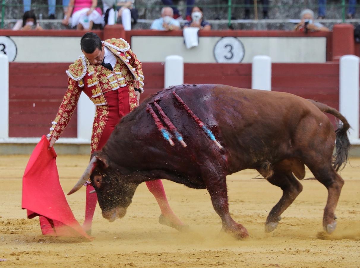 Cuatro orejas y debut con sobresaliente: Tomás Rufo toma la alternativa con nota