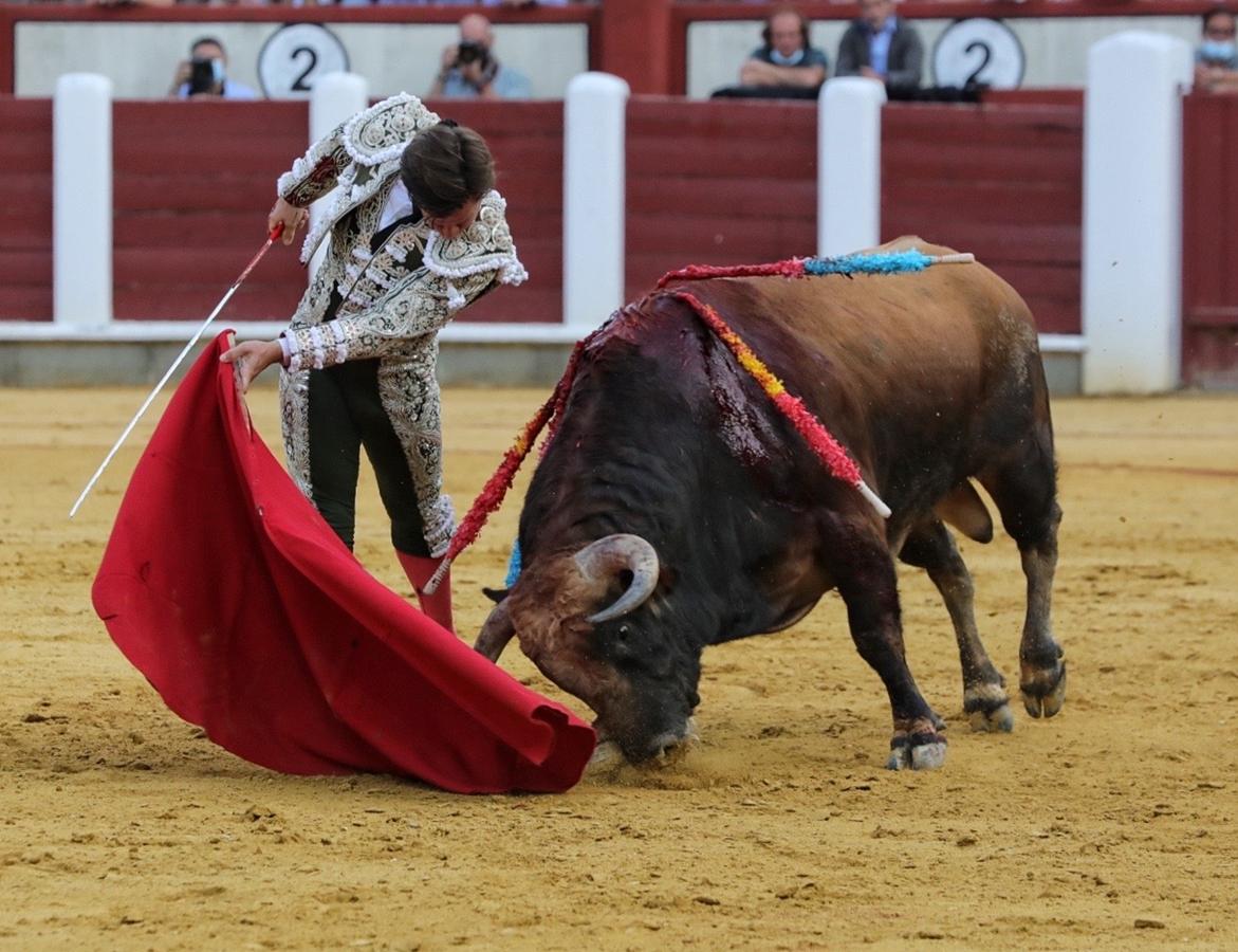 Cuatro orejas y debut con sobresaliente: Tomás Rufo toma la alternativa con nota