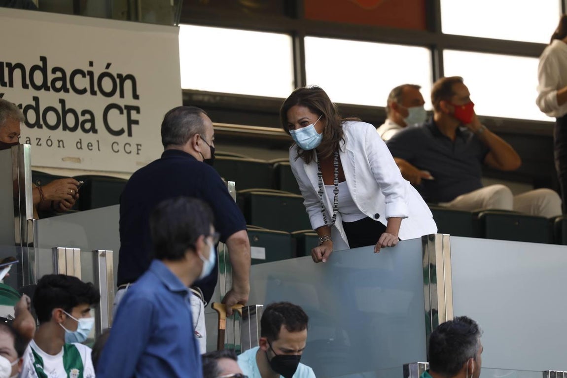 El regreso masivo del público a la grada del Arcángel en el Córdoba CF - Cádiz B, en imágenes