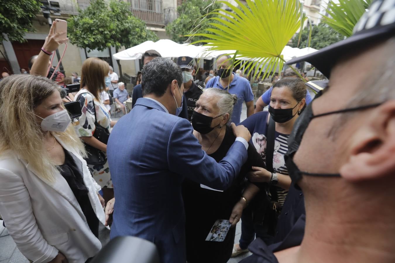 Fotos: La visita de Juanma Moreno en Jerez