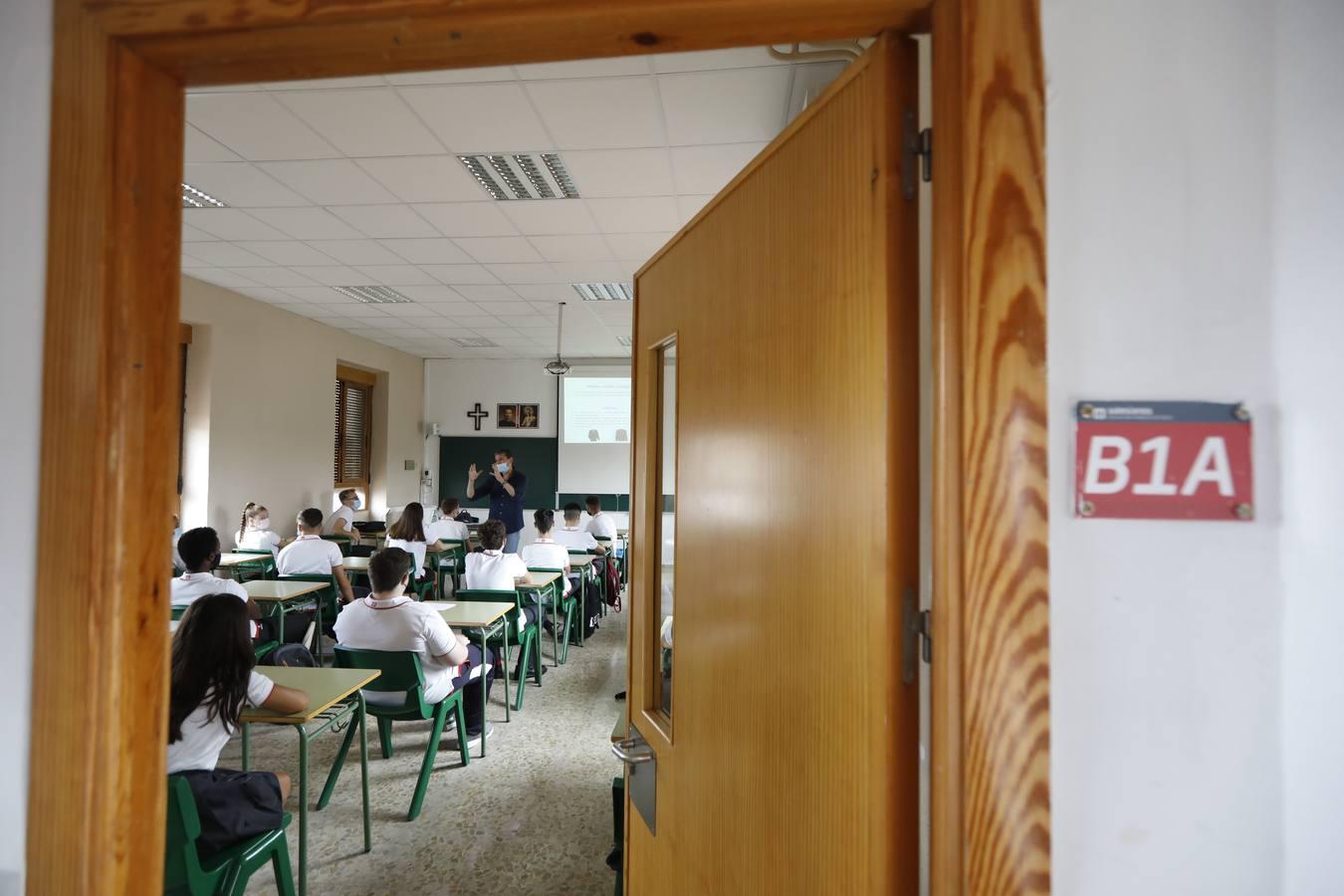 El regreso a las aulas de Secundaria en Córdoba, en imágenes