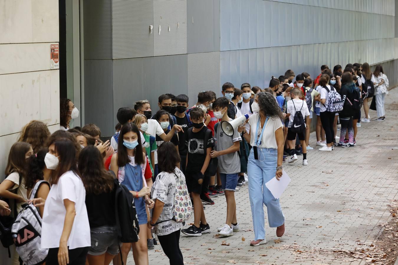 El regreso a las aulas de Secundaria en Córdoba, en imágenes