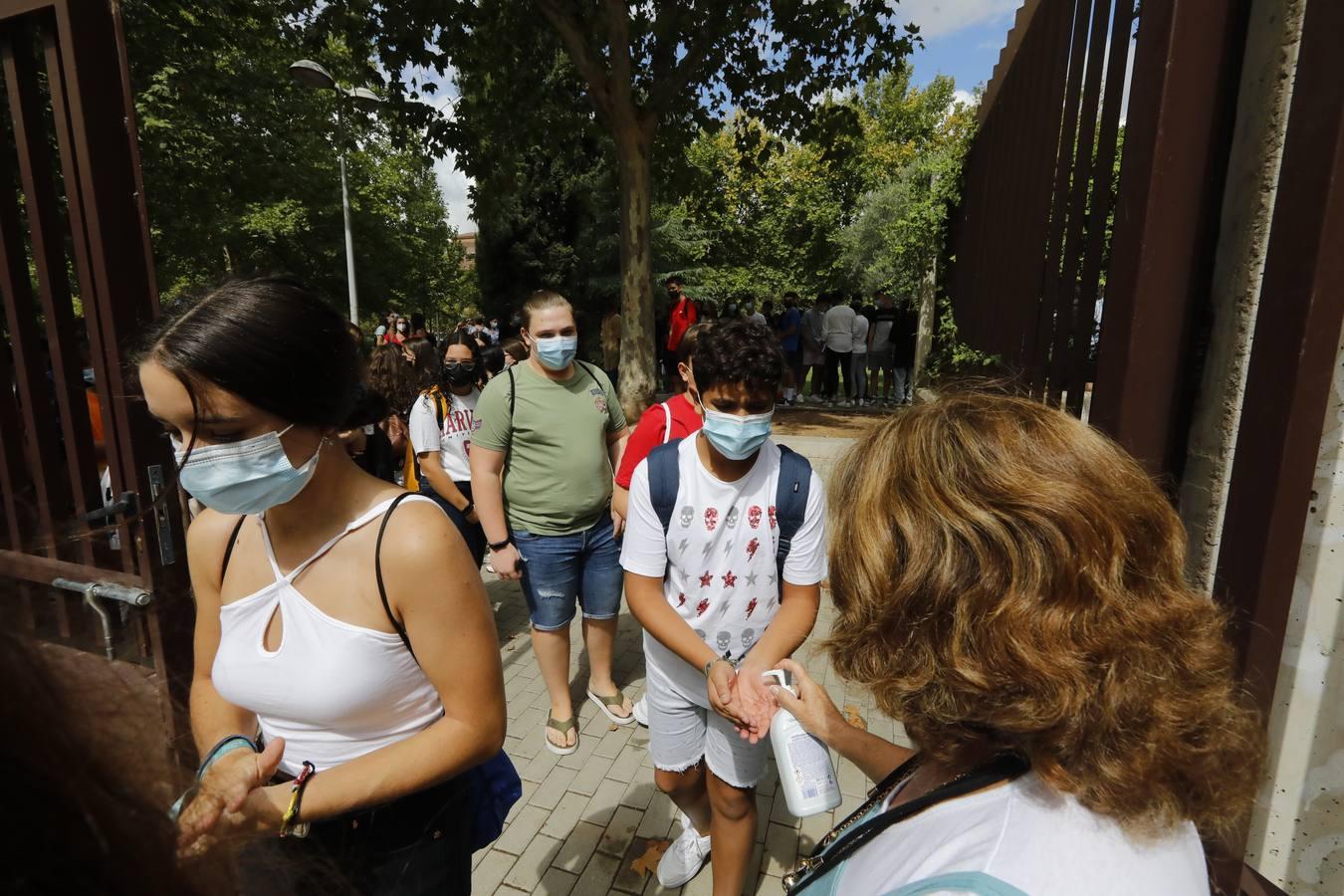 El regreso a las aulas de Secundaria en Córdoba, en imágenes