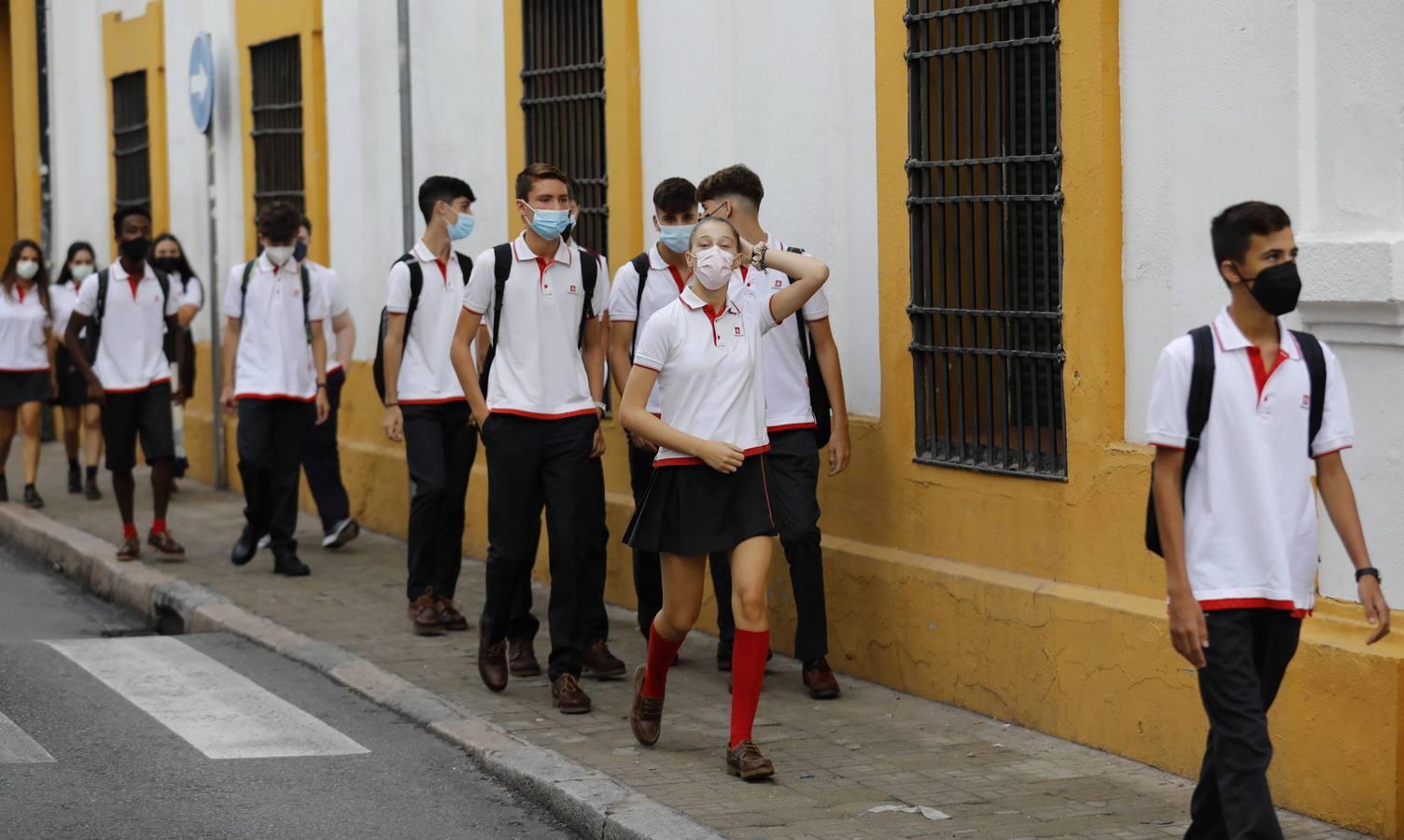 El regreso a las aulas de Secundaria en Córdoba, en imágenes