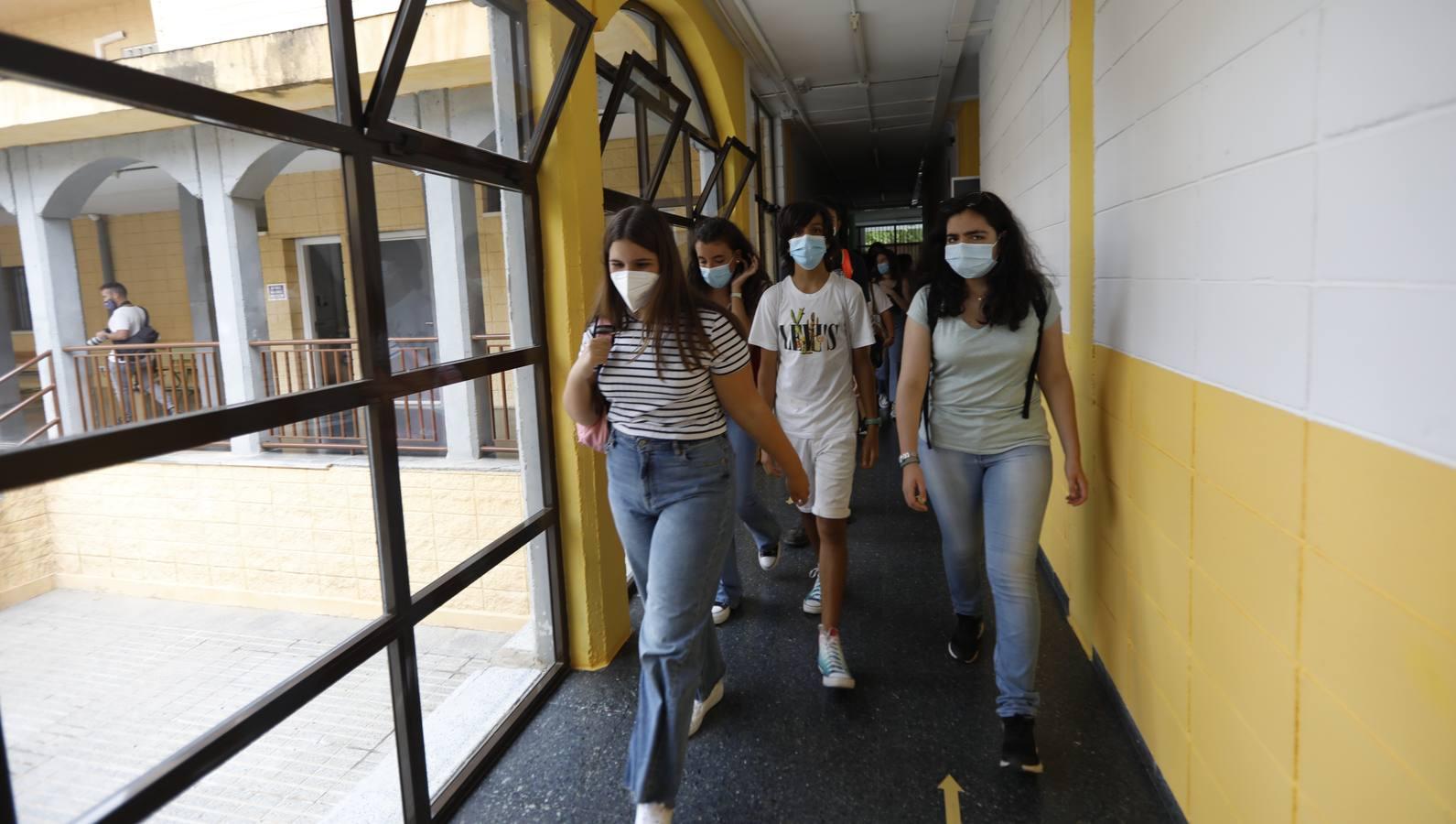 El regreso a las aulas de Secundaria en Córdoba, en imágenes