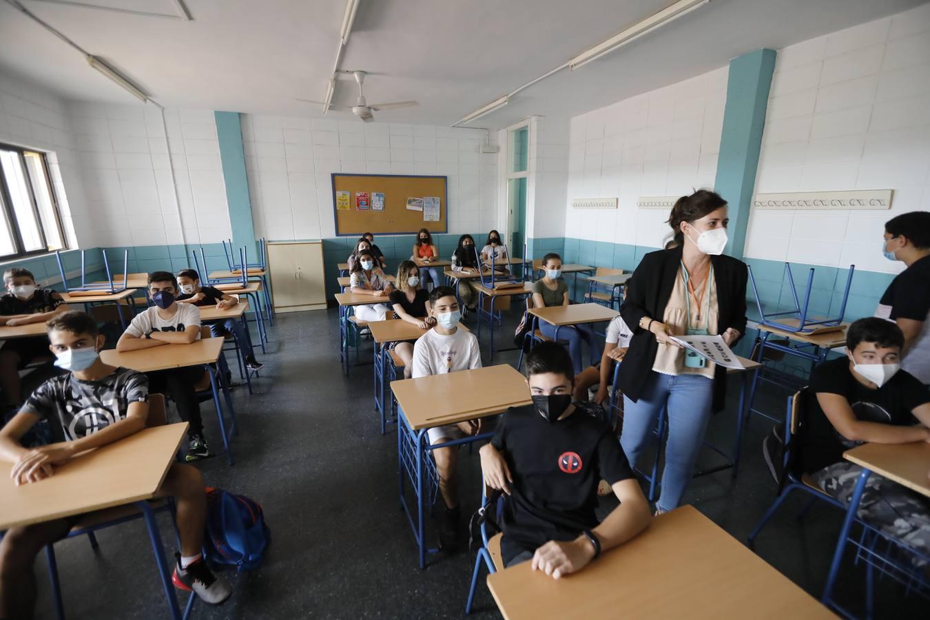 El regreso a las aulas de Secundaria en Córdoba, en imágenes