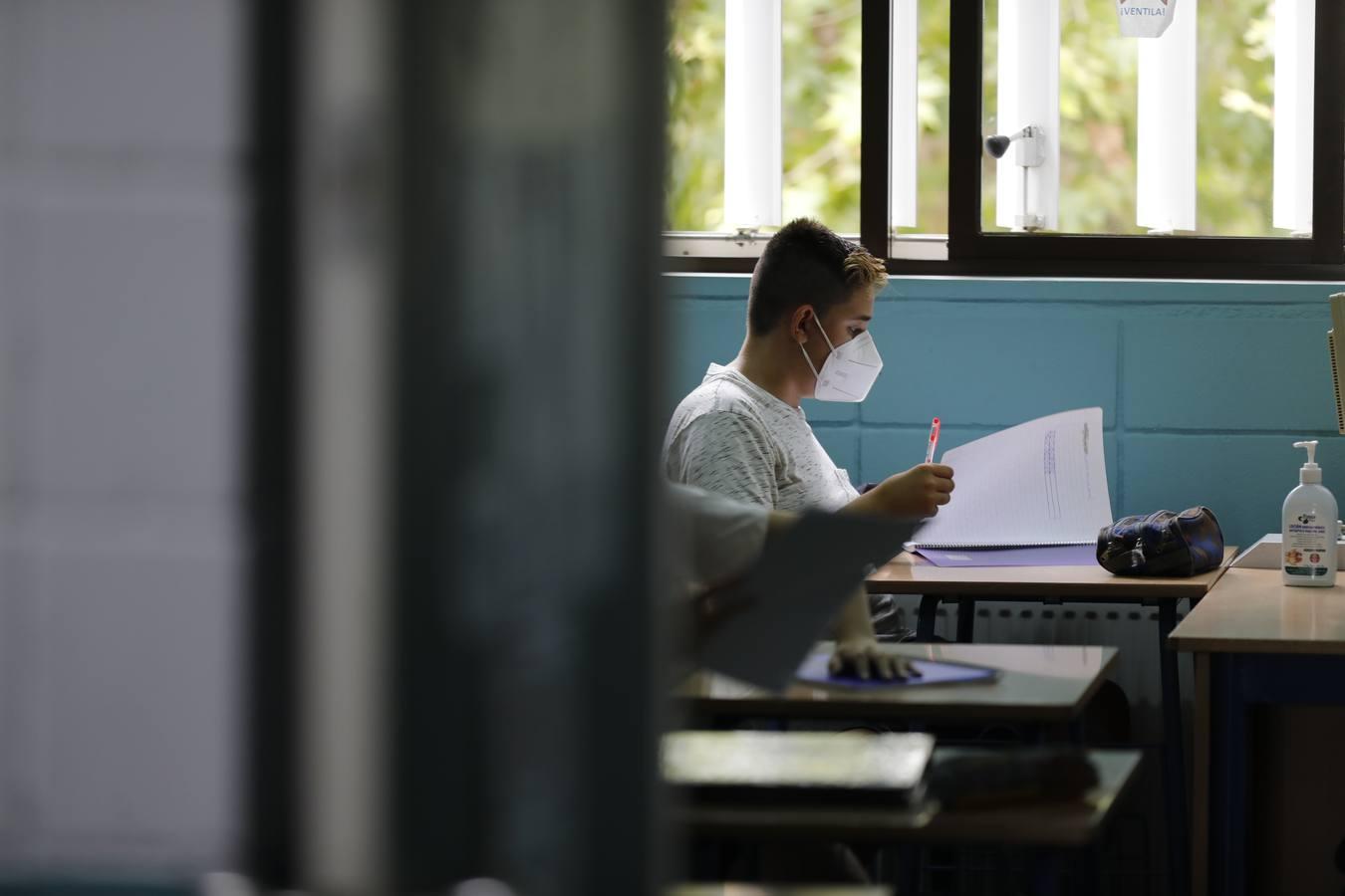 El regreso a las aulas de Secundaria en Córdoba, en imágenes