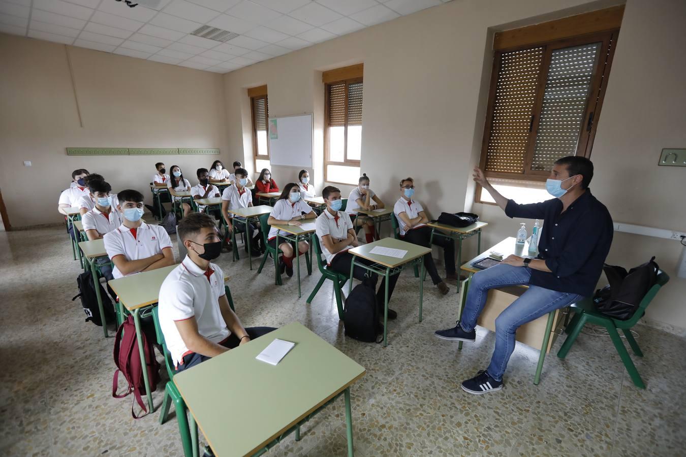 El regreso a las aulas de Secundaria en Córdoba, en imágenes