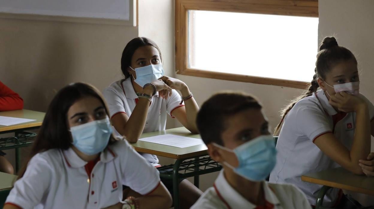 El regreso a las aulas de Secundaria en Córdoba, en imágenes