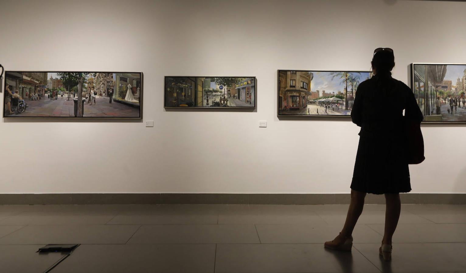 La exposición de Javier Bassecourt sobre la plaza de las Tendillas de Córdoba, en imágenes