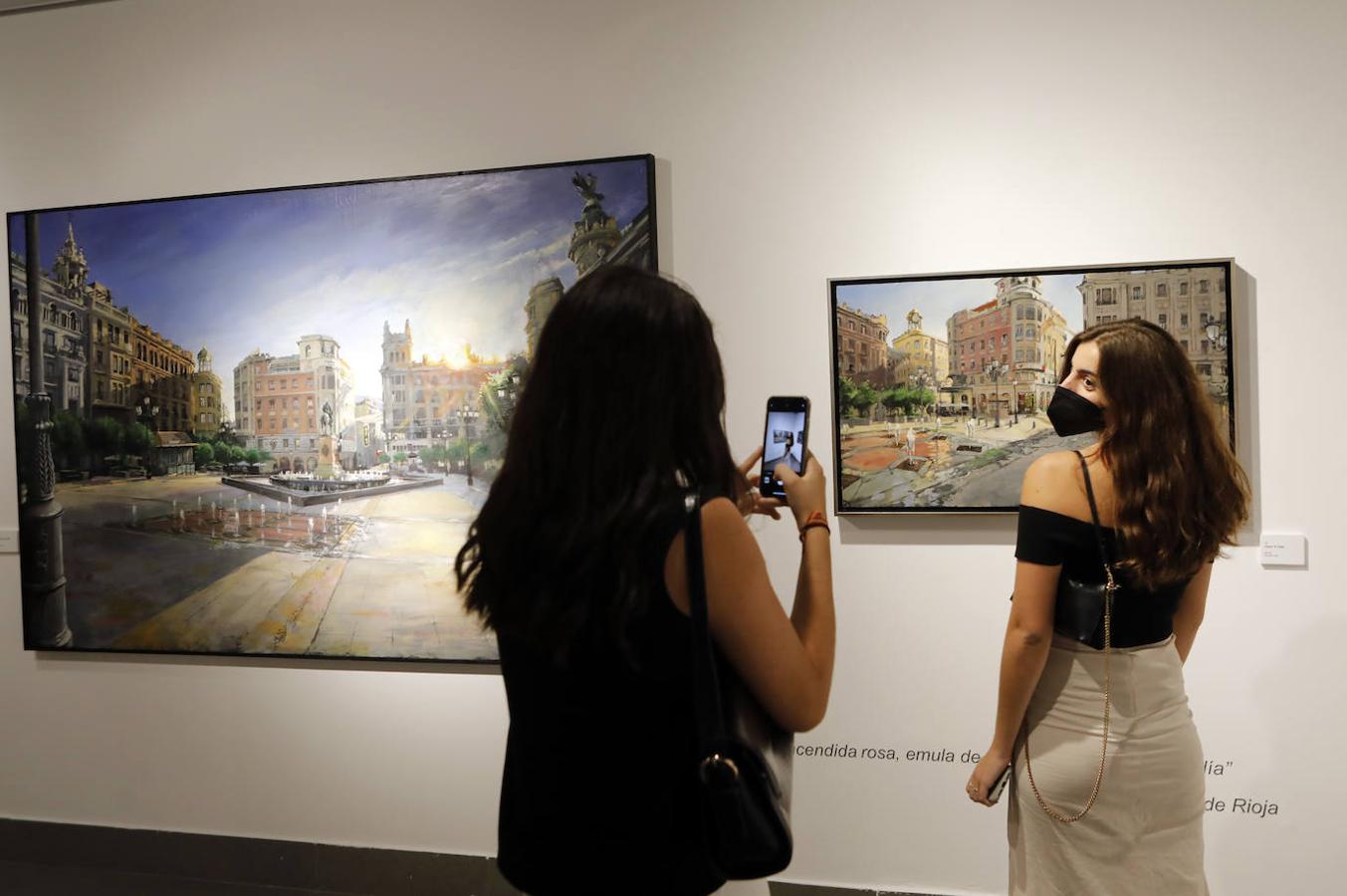 La exposición de Javier Bassecourt sobre la plaza de las Tendillas de Córdoba, en imágenes