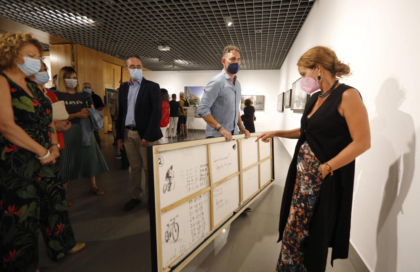 La exposición de Javier Bassecourt sobre la plaza de las Tendillas de Córdoba, en imágenes