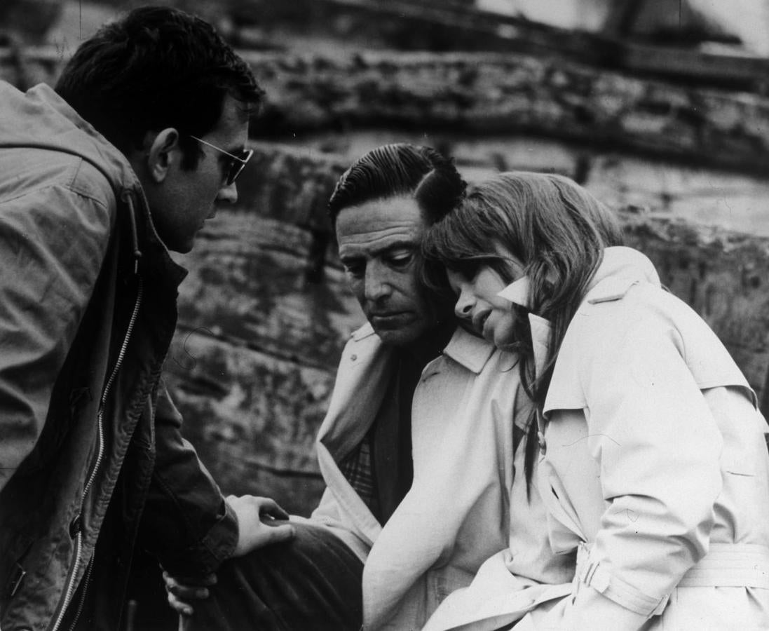 Camus, con Raf Vallone y Lea Massari en el rodaje de 'Volver a vivir' (1968). 